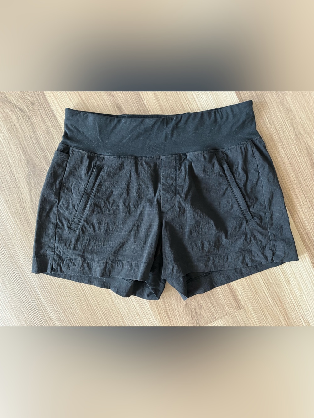Athleta Trekki North Shorts Black Size 6 Hiking Travel Outdoor